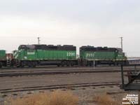 BNSF 2290 - GP38-2 & BNSF 2883 - GP39M (ex-BN 2883, exx-BN 2556, nee SLSF 706)