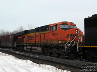 BNSF 5825 - ES44AC