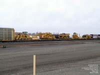 Construction equipments travel BNSF network on TTX flat cars