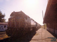 CDAC 461 - F40PHRm  (Ex-Amtrak F40PH 266) (Owned by Rail World and it was stored on the MMA at Derby,ME)