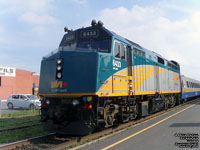 Via Rail 6433 (F40PH-2) - Rebuilt