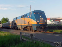 Via Rail 906 (P42DC / Genesis)