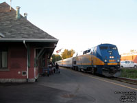 Via Rail 906 (P42DC / Genesis)