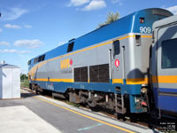 Via Rail 909 (P42DC / Genesis)