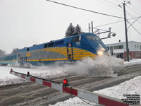 Via Rail 909 (P42DC / Genesis)