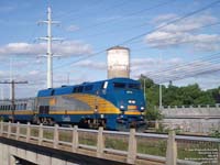 Via Rail 915 (P42DC / Genesis)