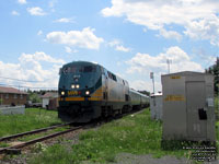 Via Rail 915 (P42DC / Genesis)