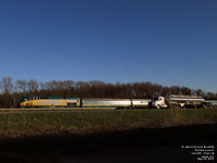 Via Rail 915 (P42DC / Genesis)