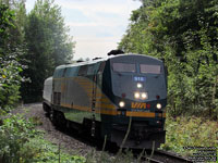 Via Rail 915 (P42DC / Genesis)