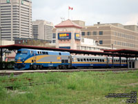 Via Rail 915 (P42DC / Genesis)