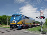 Via Rail 916 (P42DC / Genesis)