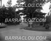 Former highway / Anciennes pancartes des routes 20 & 34 signs at / au coin des rue Notre-Dame Ouest & rue de l'Aqueduc corner; Victoriaville.