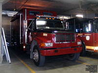 501 (renumbered from 1701) - Drummondville, Quebec - Unit de service 1998 International 4900 Utility Truck